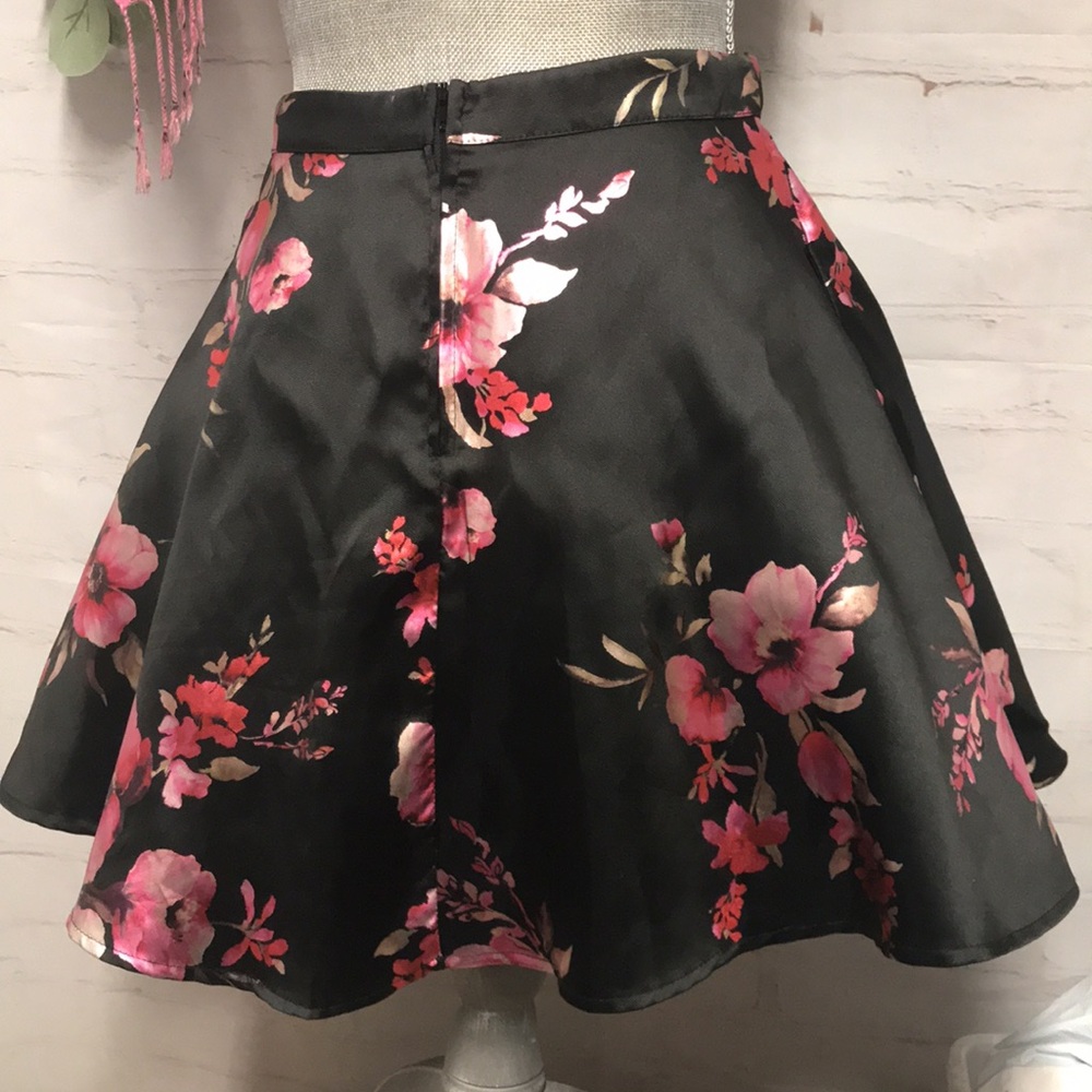 Vintage MINI SKATE SKIRT BLACK Shiny PINK FLOWERS lined full Lace size S